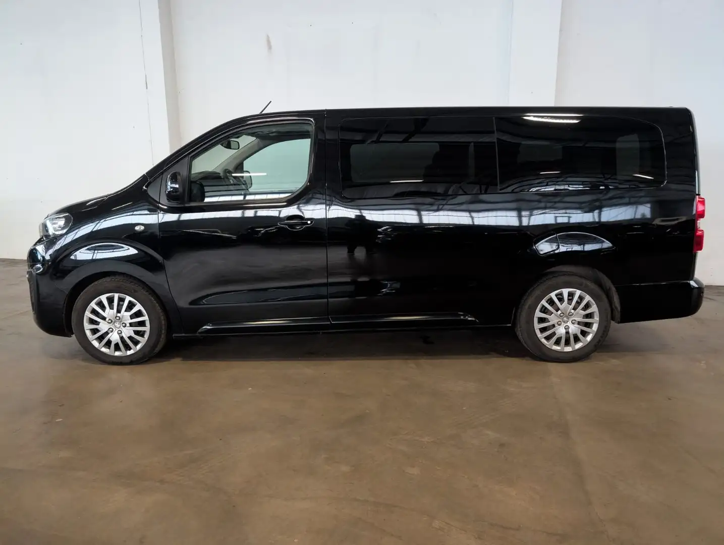 Peugeot Traveller Business 2.0 BlueHDi L3 9-Sitzer Černá - 2