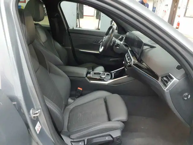 BMW 3 Series view 8