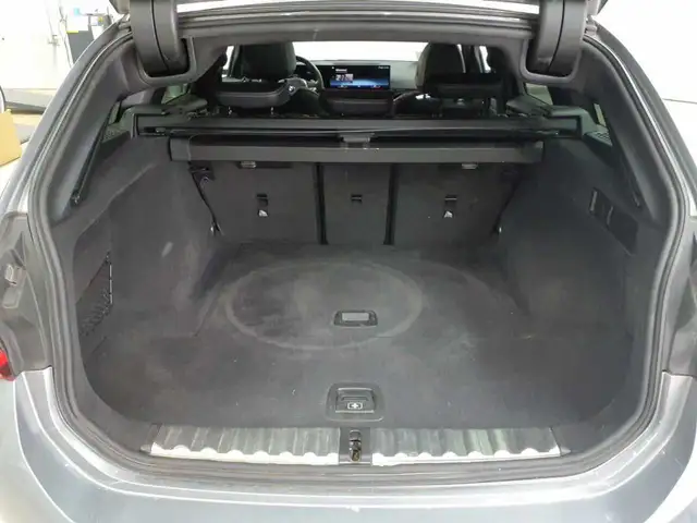 BMW 3 Series view 15