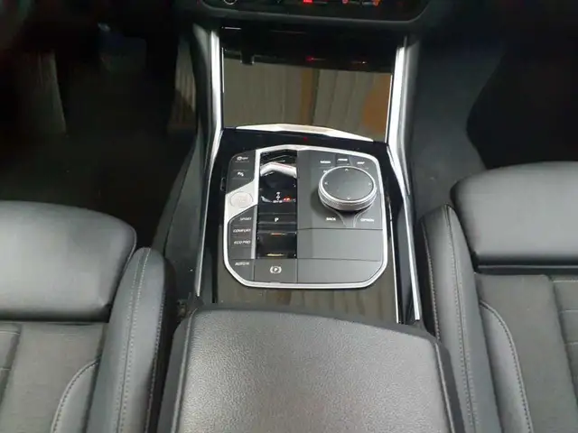 BMW 3 Series view 10