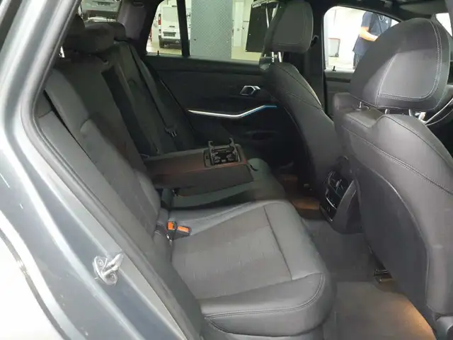 BMW 3 Series view 13