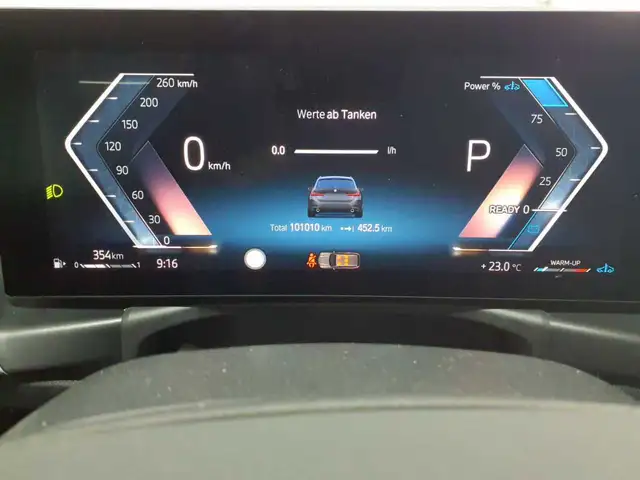 BMW 3 Series view 11