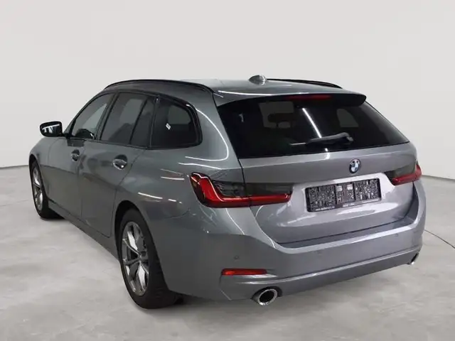 BMW 3 Series view 5