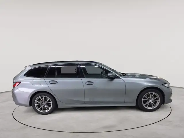 BMW 3 Series view 3