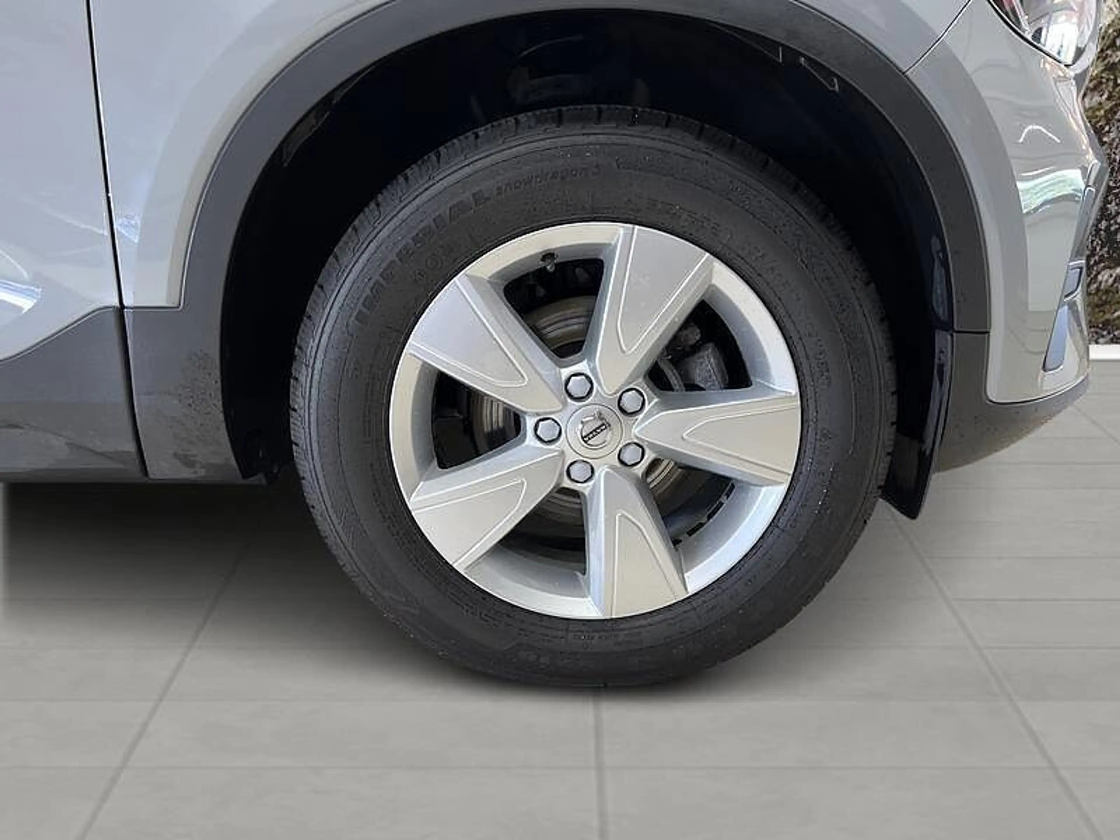 Volvo XC40 Essential, T2 Automaat Micro hybrid, Benzine — photo 5