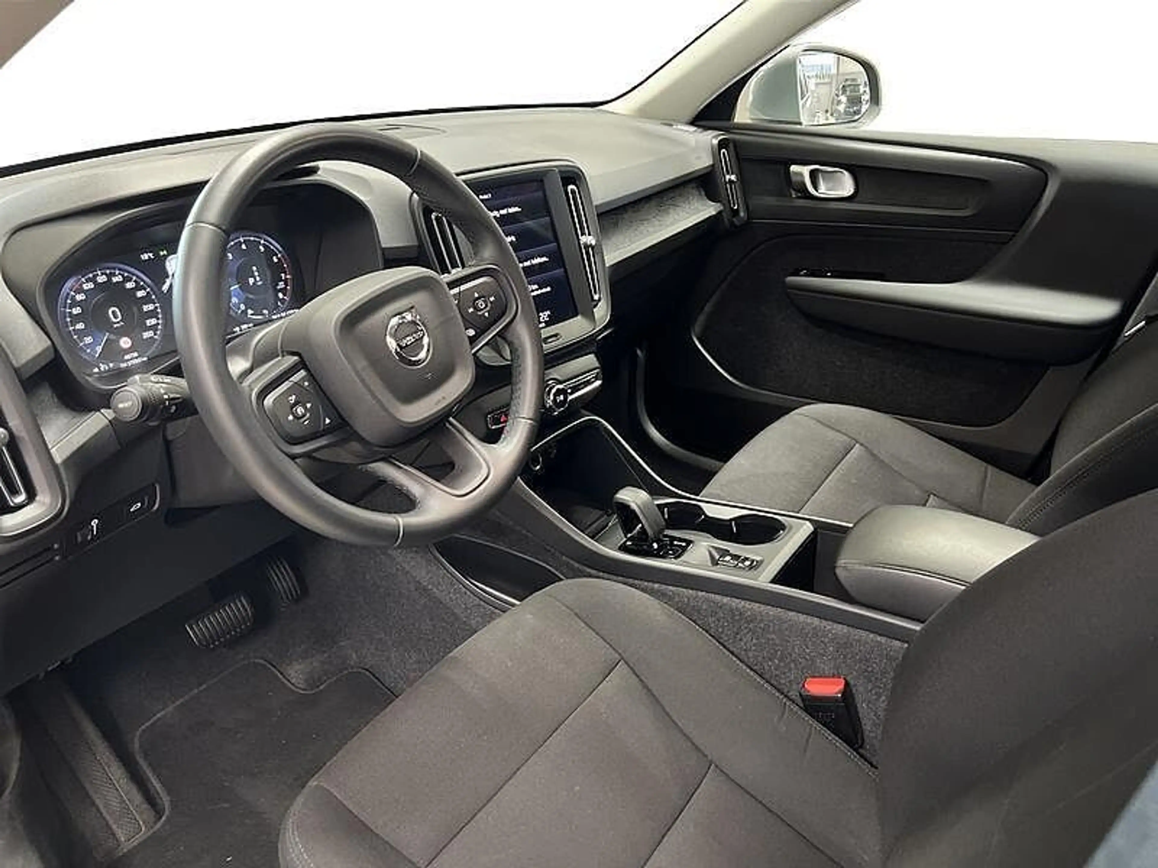 Volvo XC40 Essential, T2 Automaat Micro hybrid, Benzine — photo 6