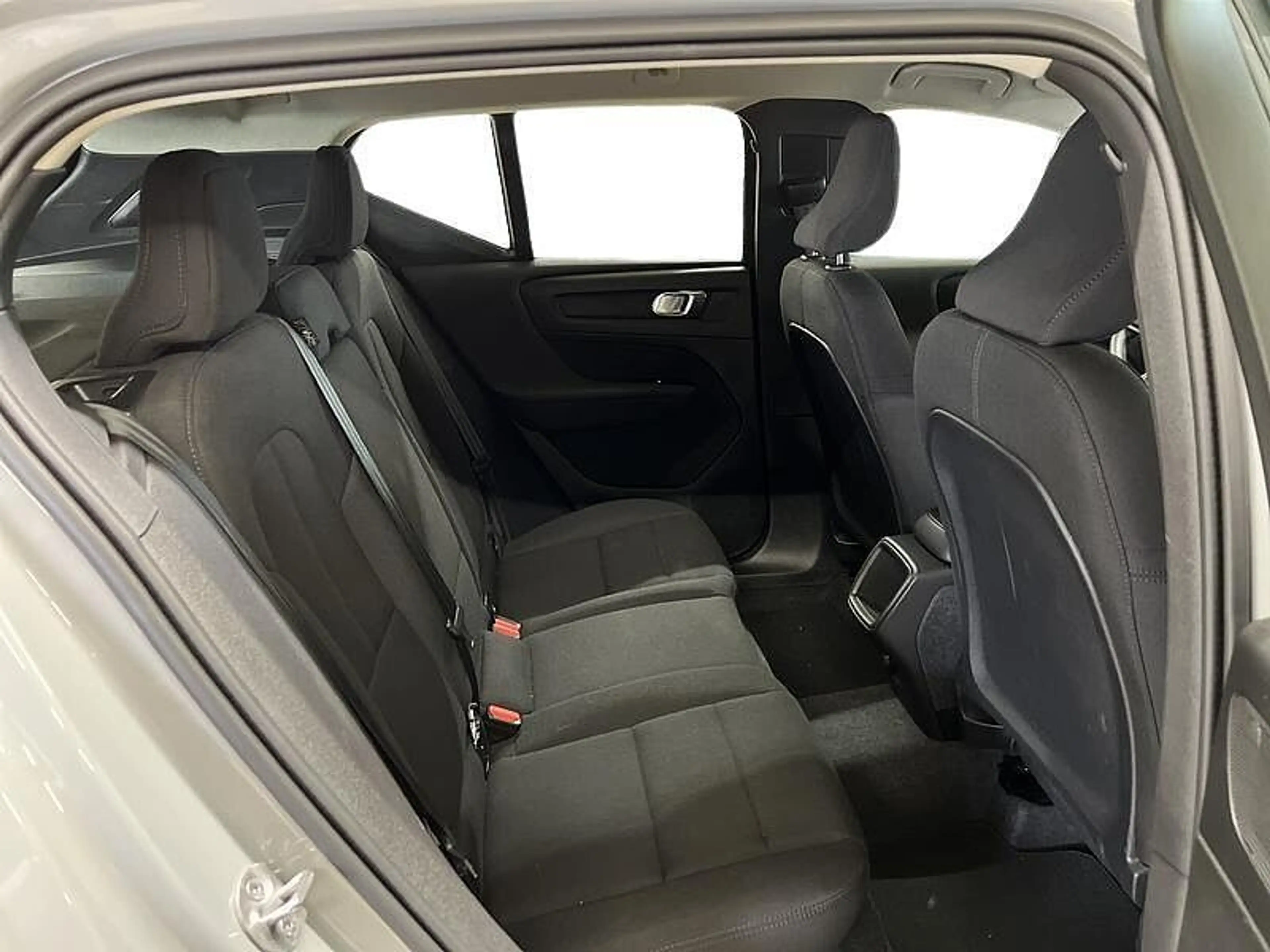 Volvo XC40 Essential, T2 Automaat Micro hybrid, Benzine — photo 10