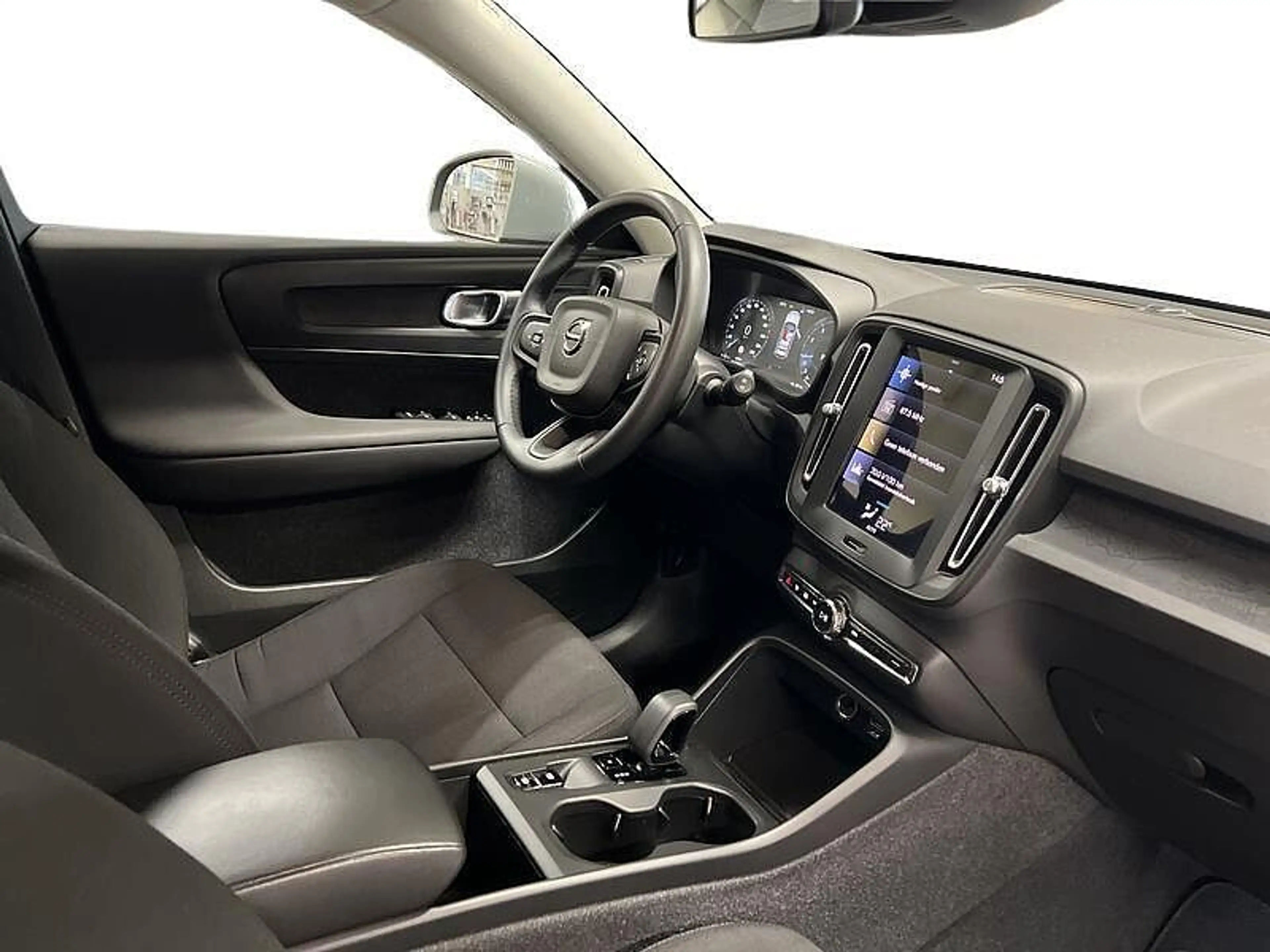 Volvo XC40 Essential, T2 Automaat Micro hybrid, Benzine — photo 9