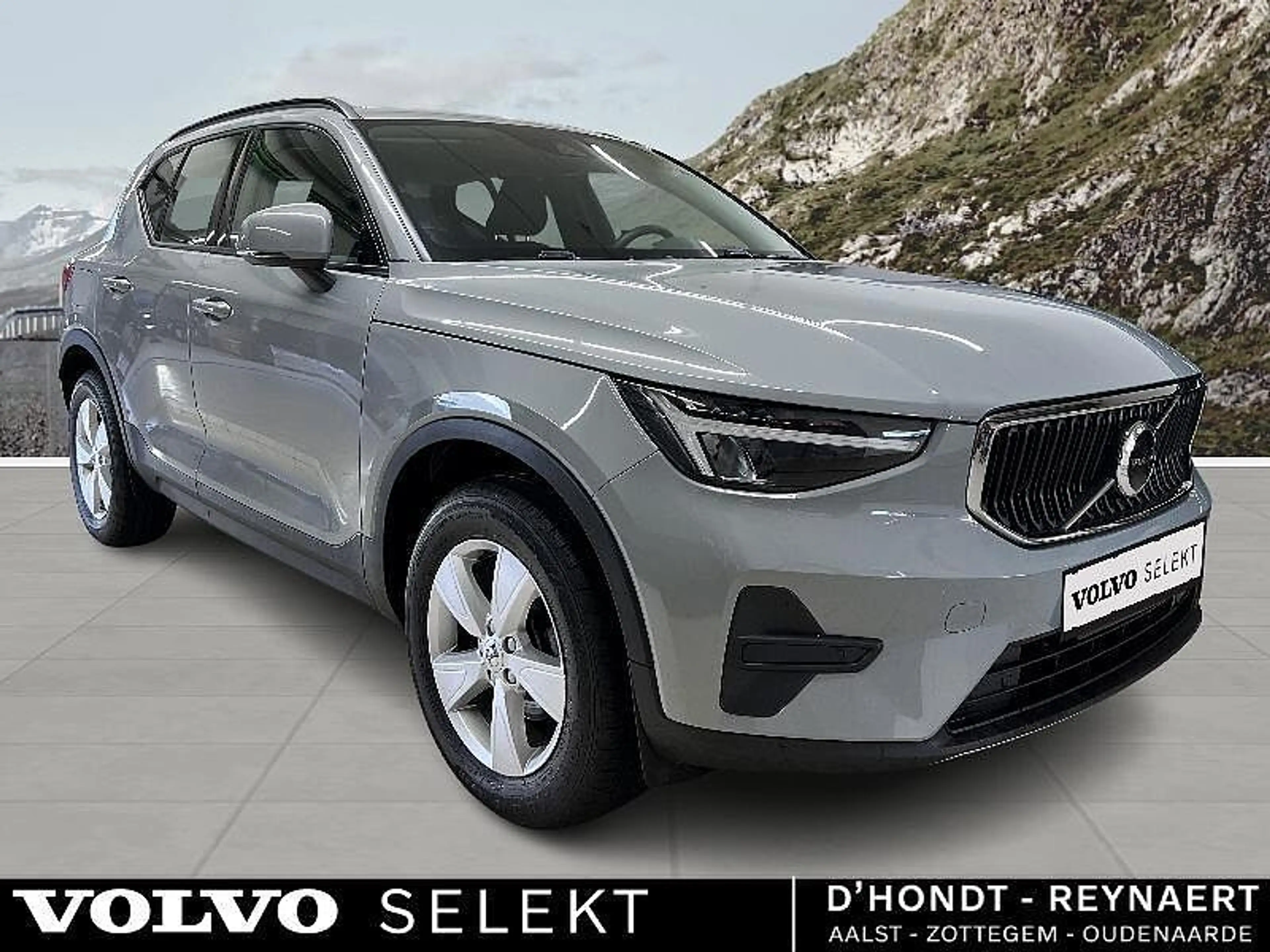 Volvo XC40 Essential, T2 Automaat Micro hybrid, Benzine — photo 2
