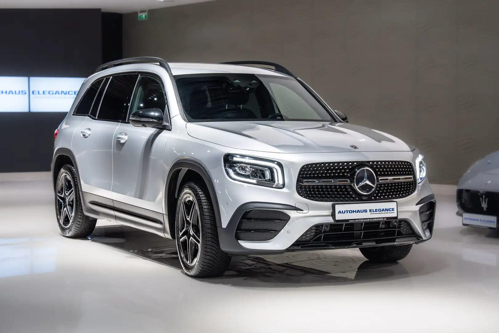 Mercedes-Benz GLB 200 *AMG-LINE*NIGHT-PAKET*360°*HIGH-LED*DCT* Gris - 2