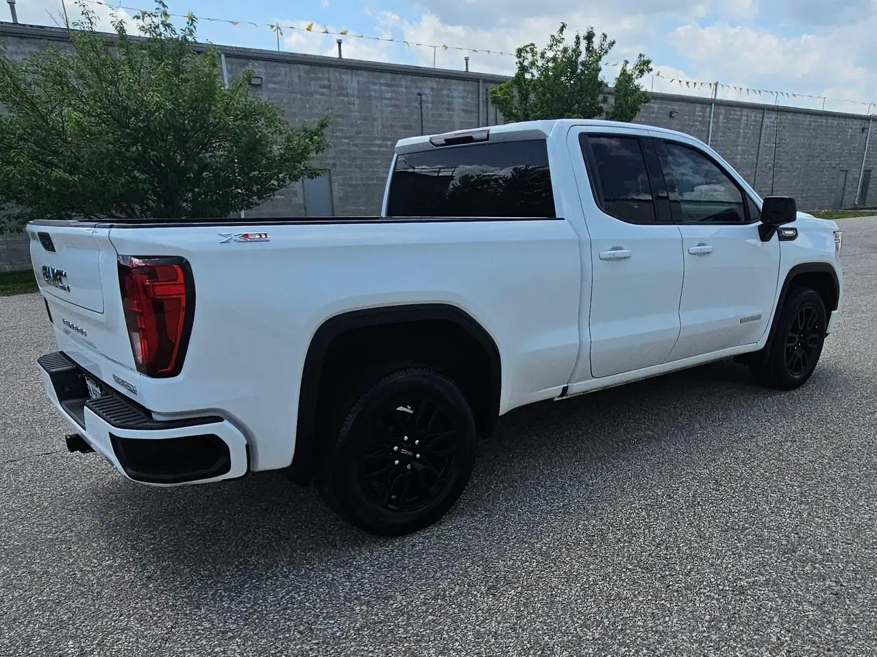 GMC Sierra 1500 photo GMC Sierra 1500