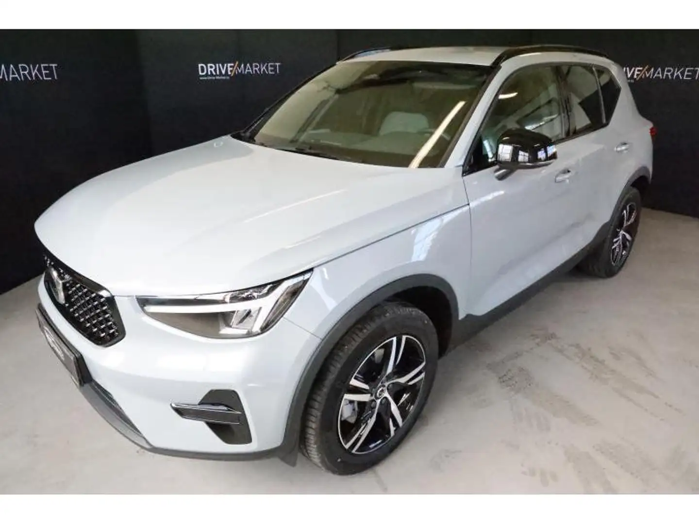 Volvo XC40 Plus Gris - 1