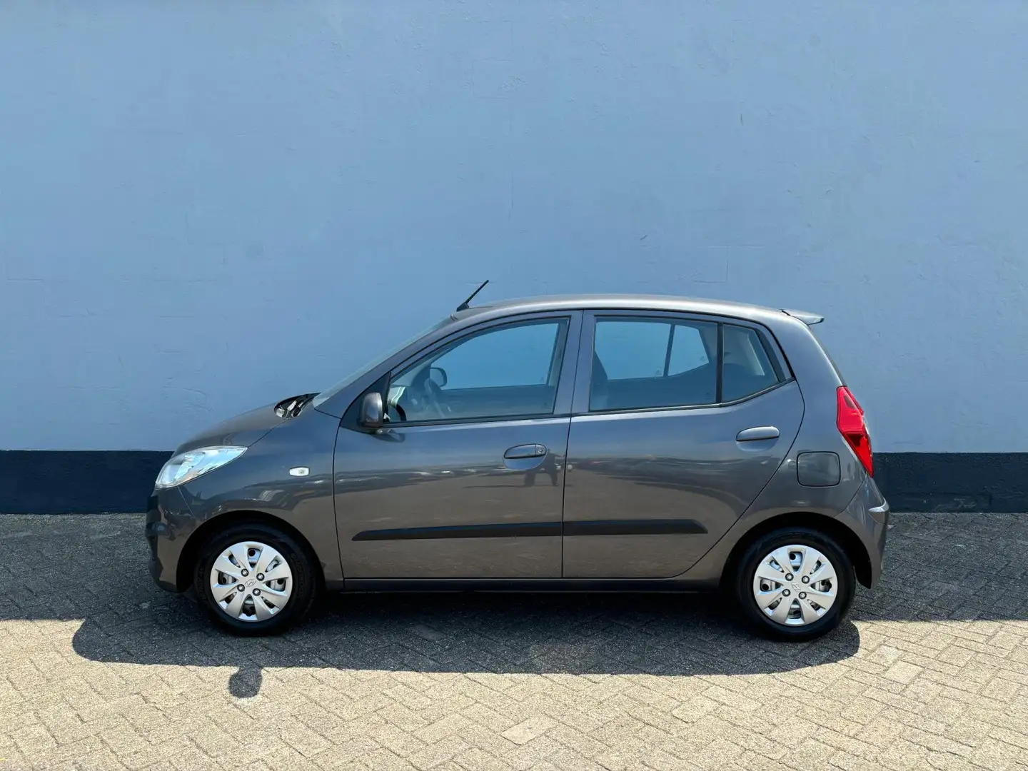 Hyundai i10 1.1 i-Drive Cool 5-Deurs - Airco Grijs - 2