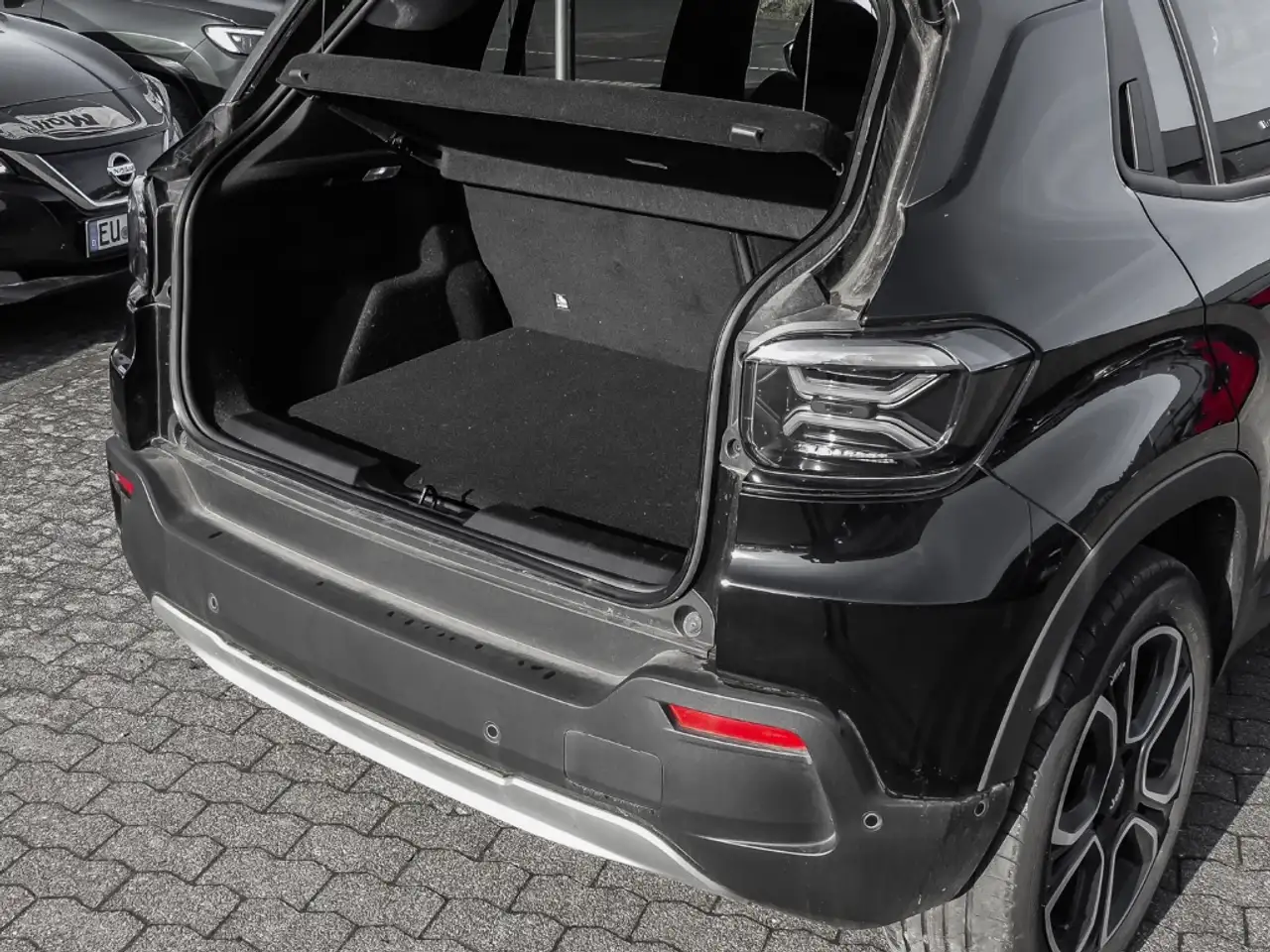 Jeep Avenger Summit Electric 360 Kamera LED El. Heckklappe Appl 19