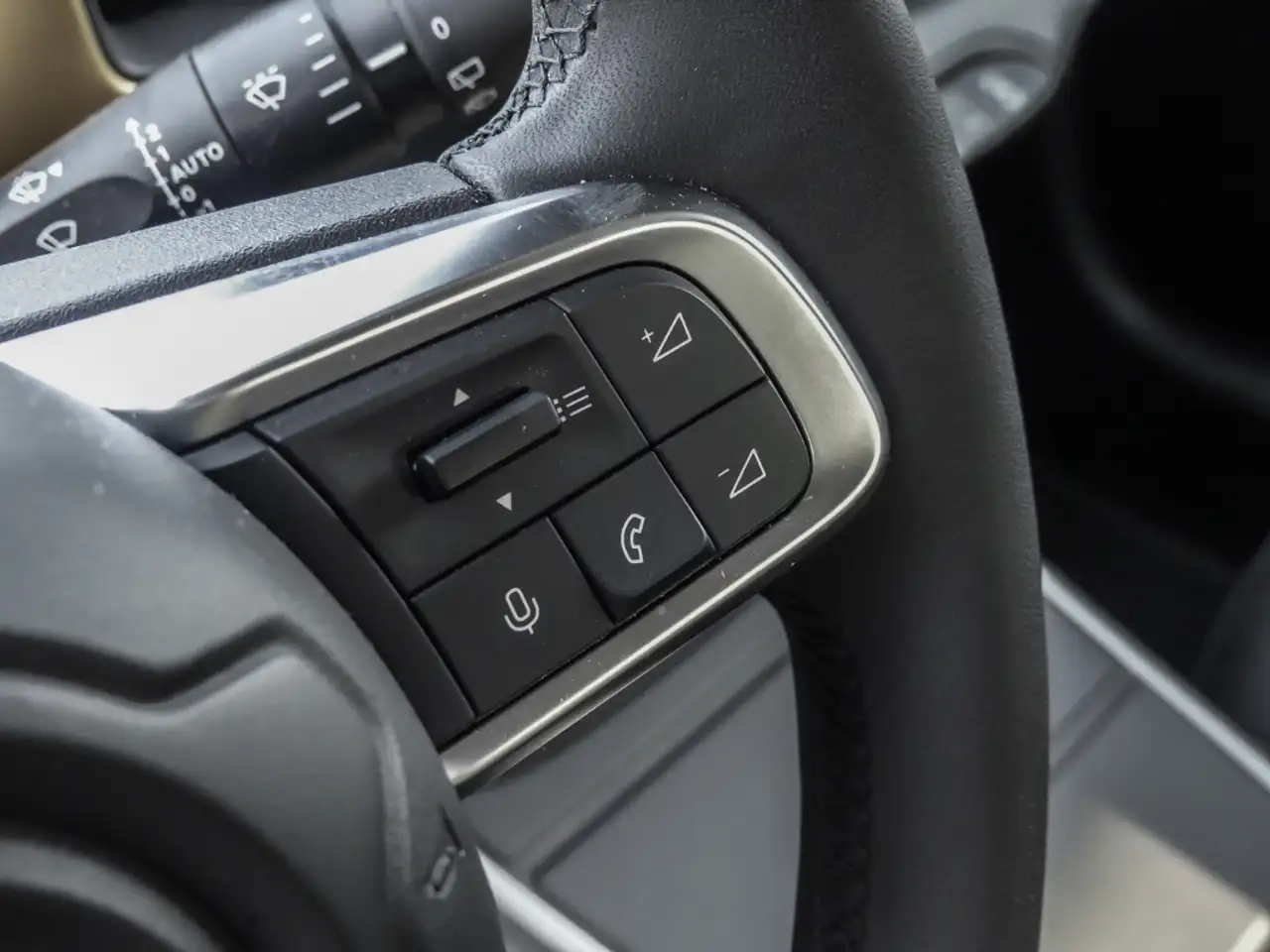 Jeep Avenger Summit Electric 360 Kamera LED El. Heckklappe Appl 12