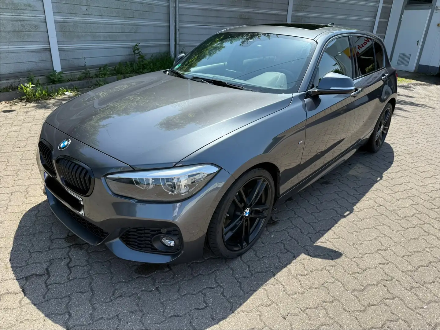 BMW 118 118 i Edition M Sport Shadow Grau - 1