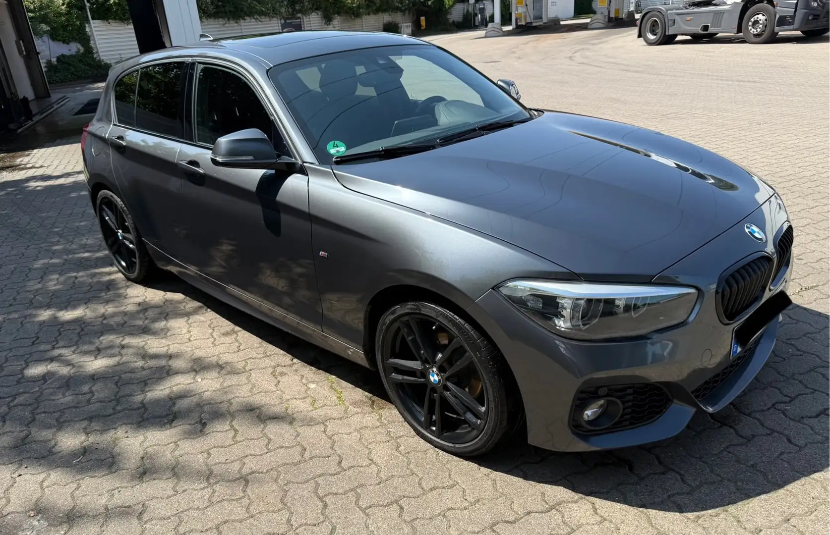BMW 118 118 i Edition M Sport Shadow Grau - 2