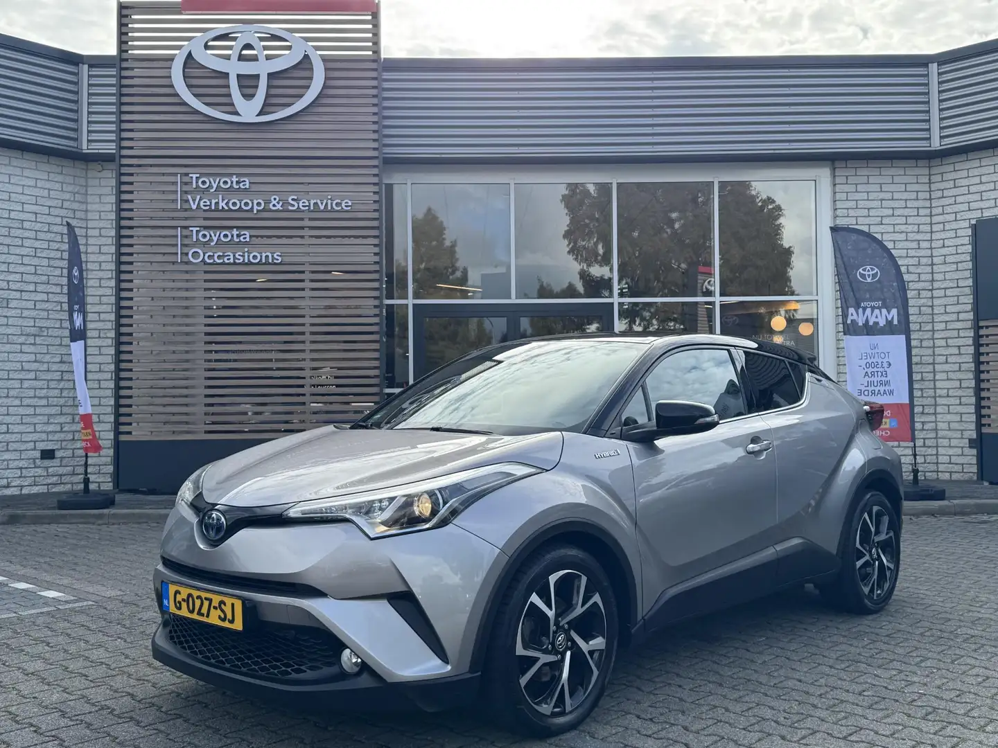 Toyota C-HR 1.8 HYBRID BI-TONE KEYLESS NAVI AFN-TREKHAAK CAMER Grijs - 1