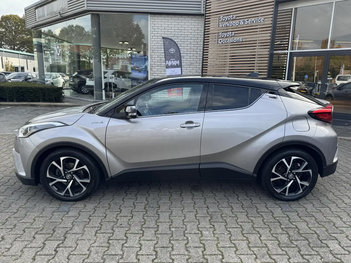 Toyota C-HR 1.8 HYBRID BI-TONE KEYLESS NAVI AFN-TREKHAAK CAMER Grijs - 2
