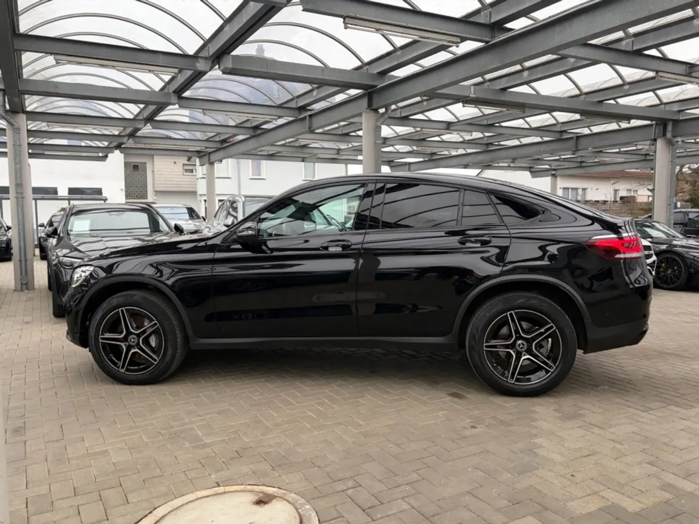 Mercedes-Benz GLC 300 e 4M Coupé AMG+NIGHT+GSD+DISTRO+MEMORY+ Noir - 2