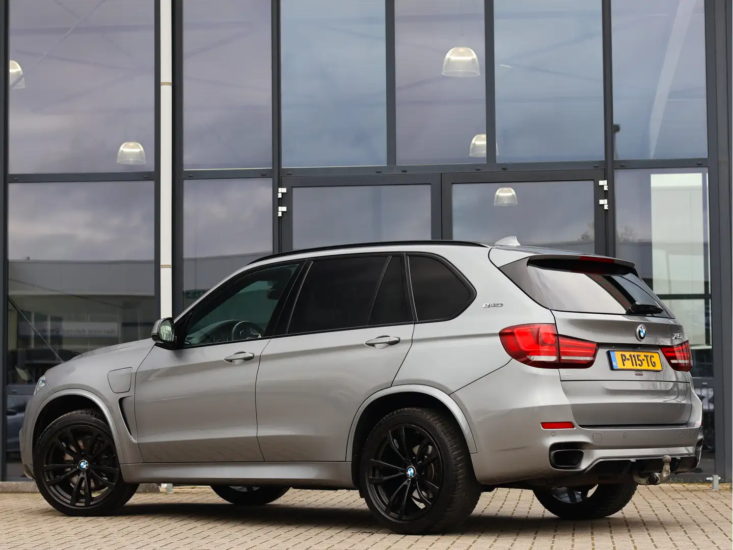 BMW X5 xDrive40e M Sport Edition iPerformance *HAAK*M PER Grijs - 2