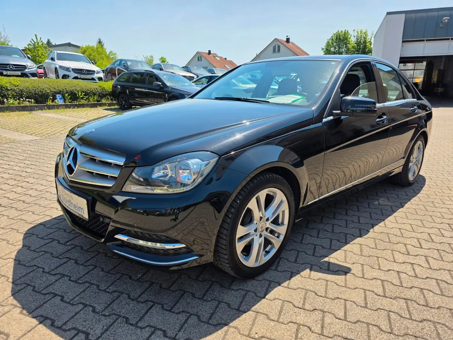 Mercedes-Benz C 180 CGI Lim. BlueEfficiency/Automatik/Navi Schwarz - 1