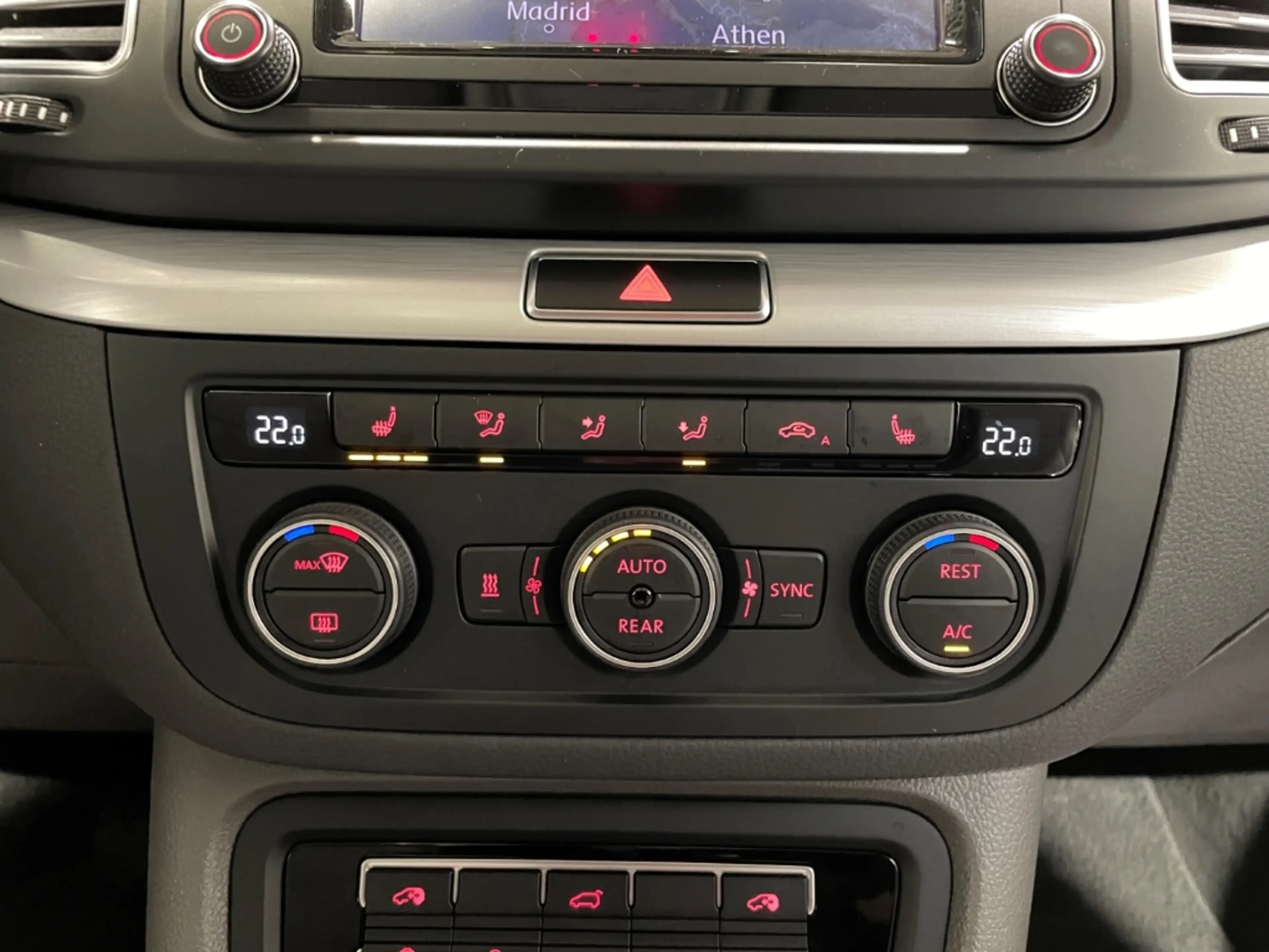 Volkswagen Sharan DSG Comfortline EU6d 7-Sitzer ACC Pano StHz — photo 18