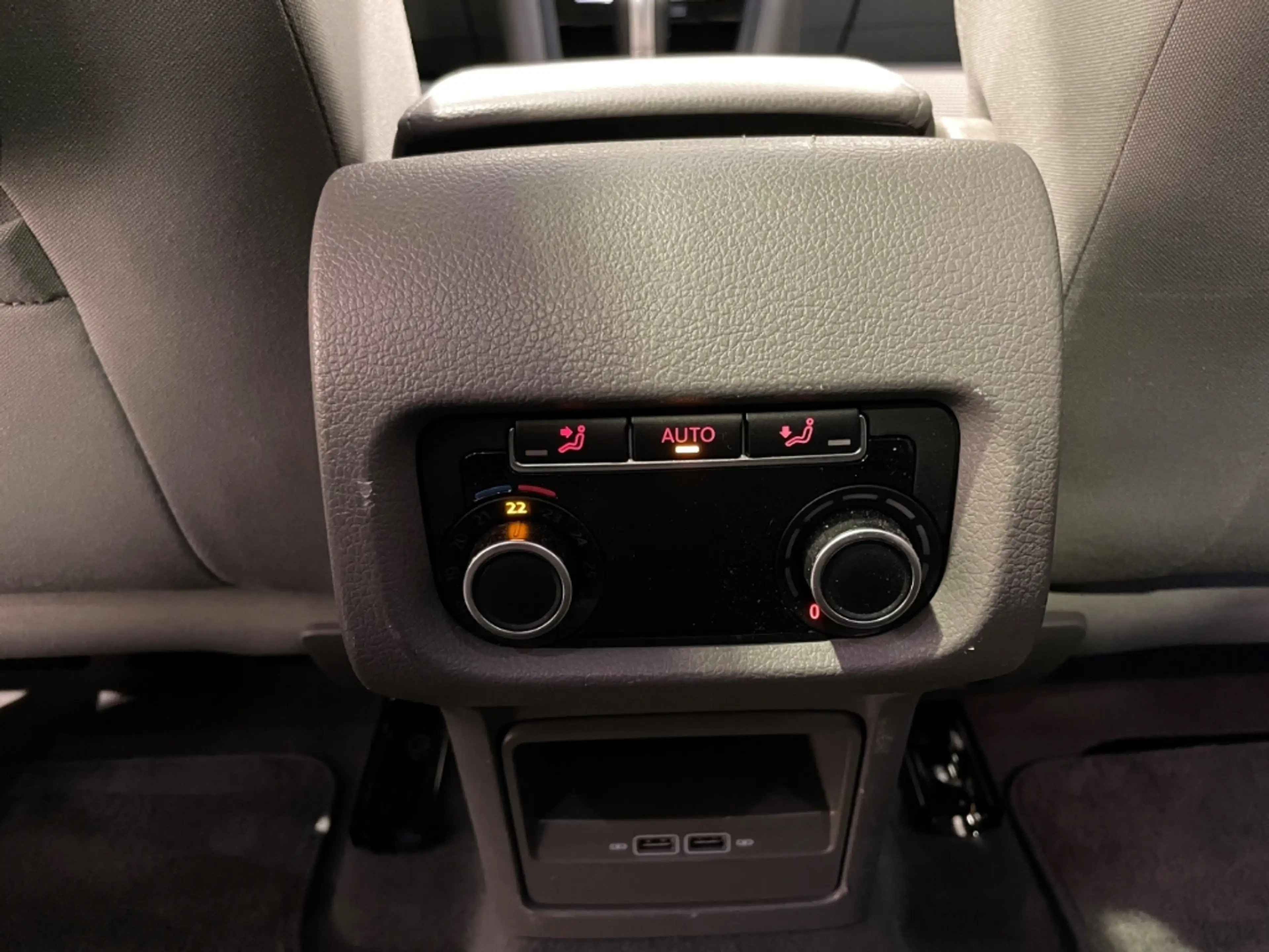 Volkswagen Sharan DSG Comfortline EU6d 7-Sitzer ACC Pano StHz — photo 14