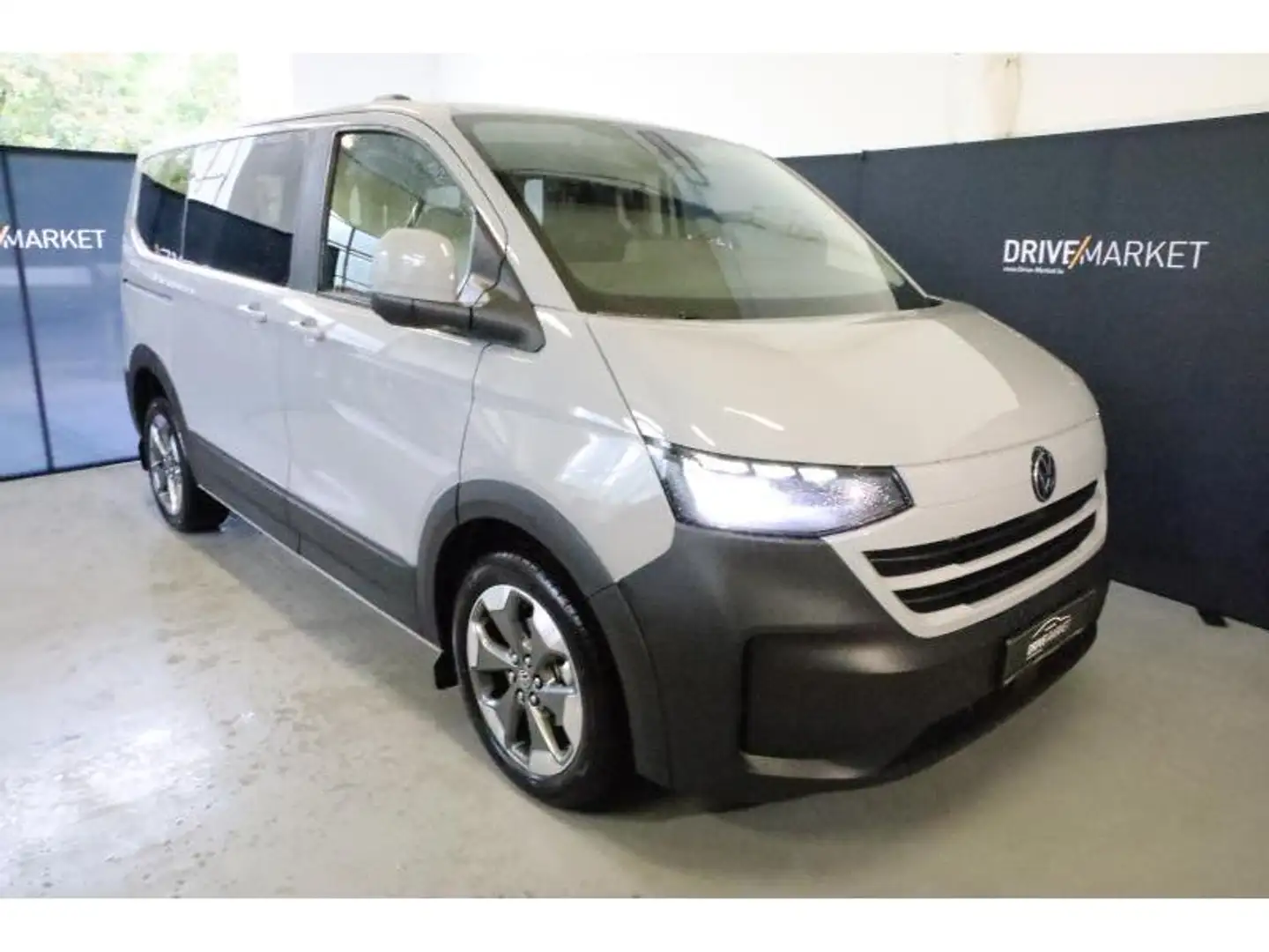 Volkswagen T7 Caravelle Life AHK PanAmerica Gris - 1