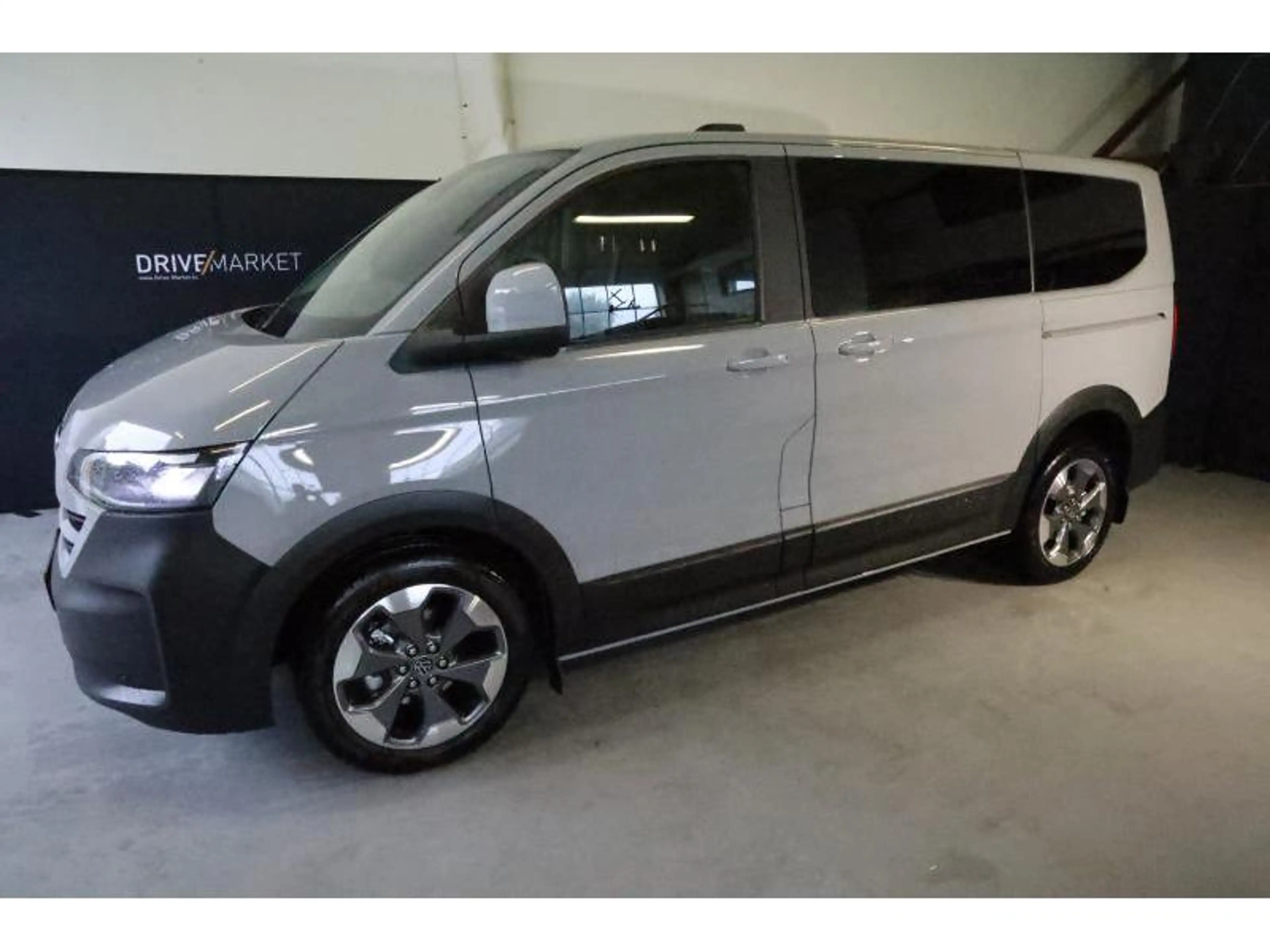 Volkswagen T7 Caravelle Life AHK PanAmerica — photo 13