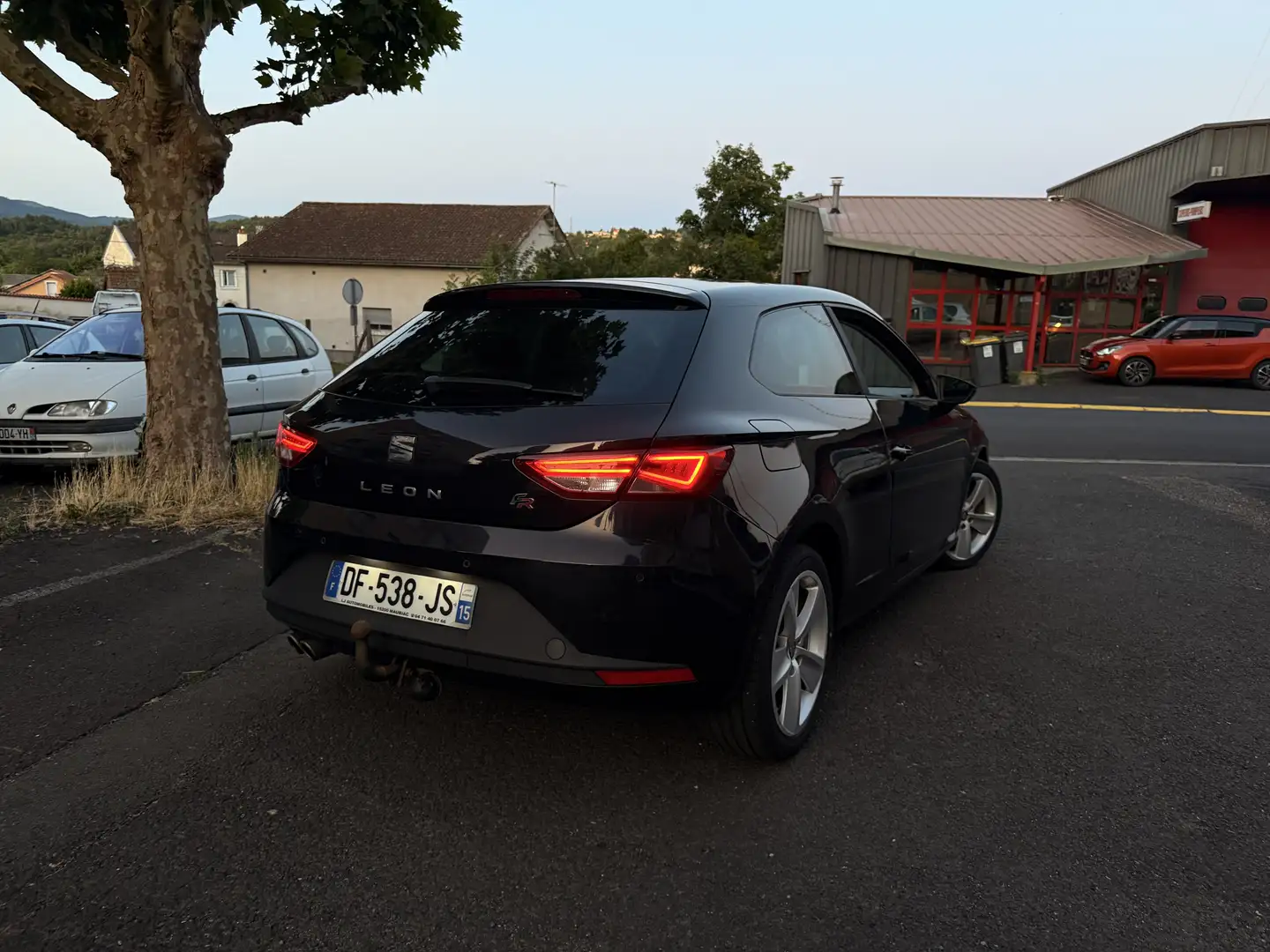 SEAT Leon SEAT LEON SC 2.0 TDI 150 Noir - 2