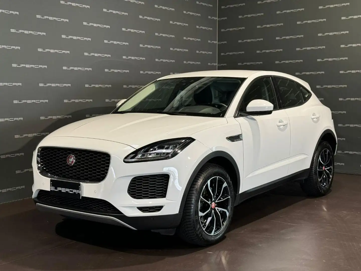 Jaguar E-Pace 2.0D 150 CV Blanco - 1