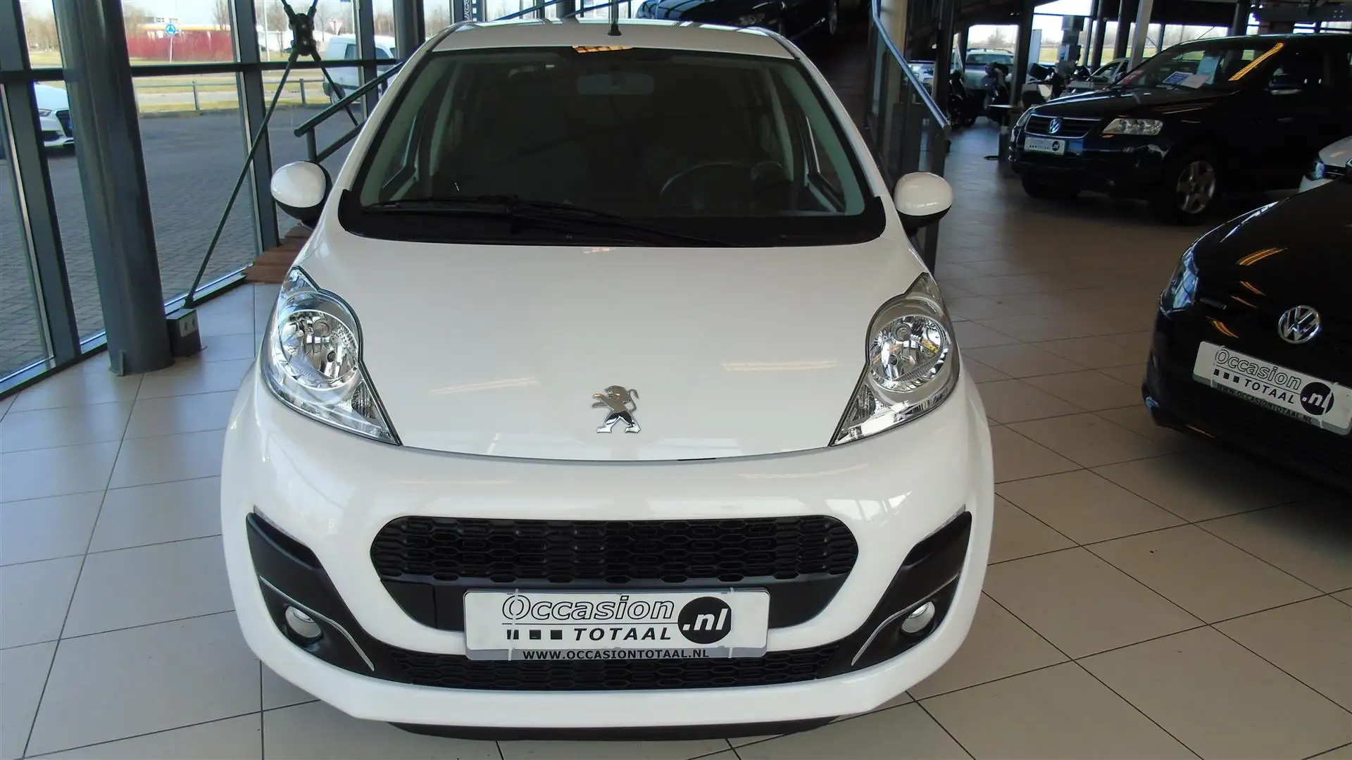 Peugeot 107 1.0 Première | Airco | Bluetooth | 5Drs Wit - 2