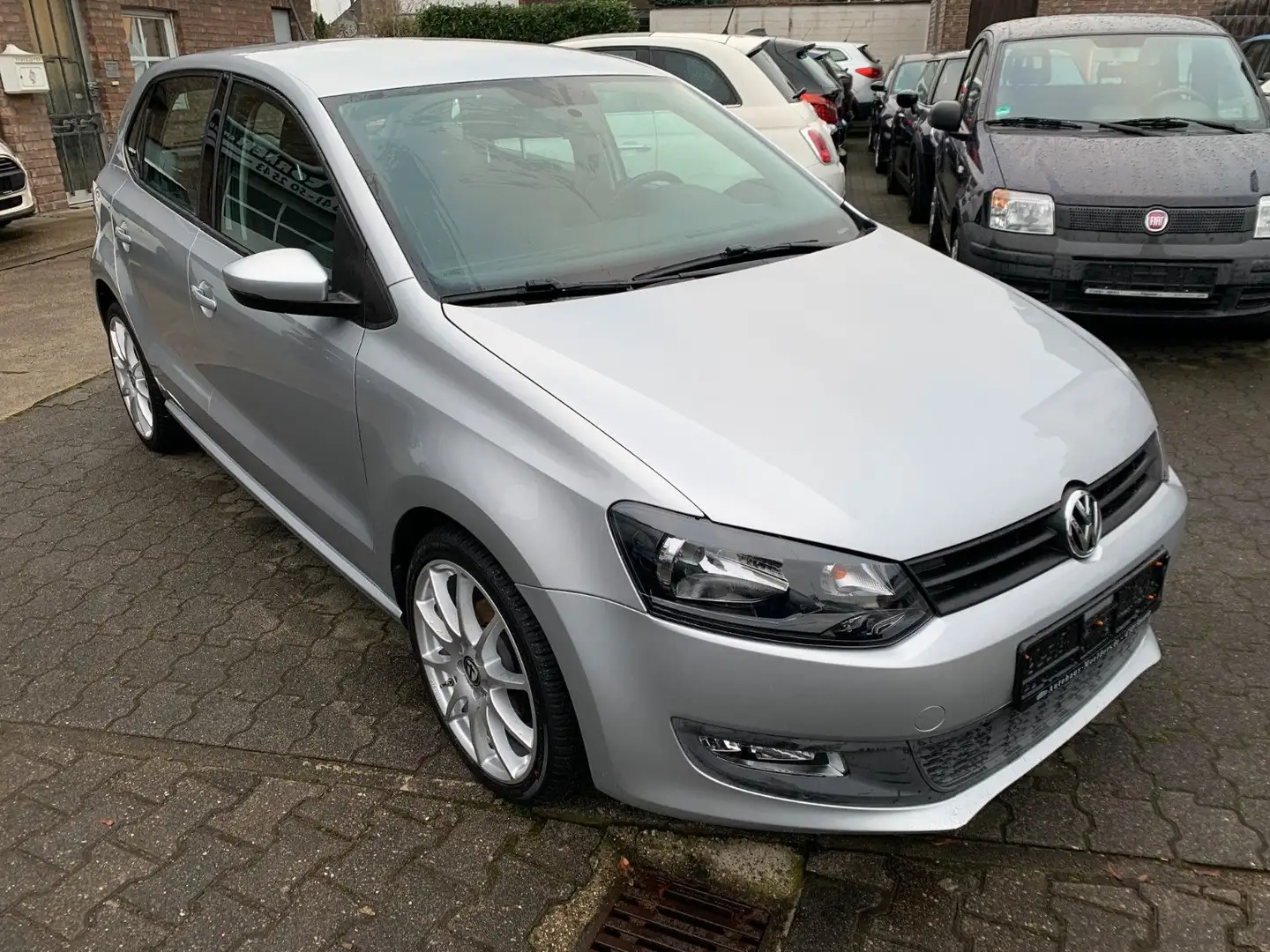 Volkswagen Polo V 1.2 Cool & Sound-Paket Alufelgen 17 Zoll Argent - 2