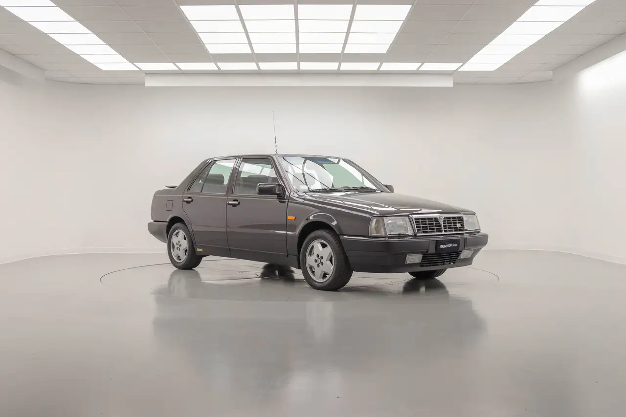 Lancia Thema 8.32, foto 4