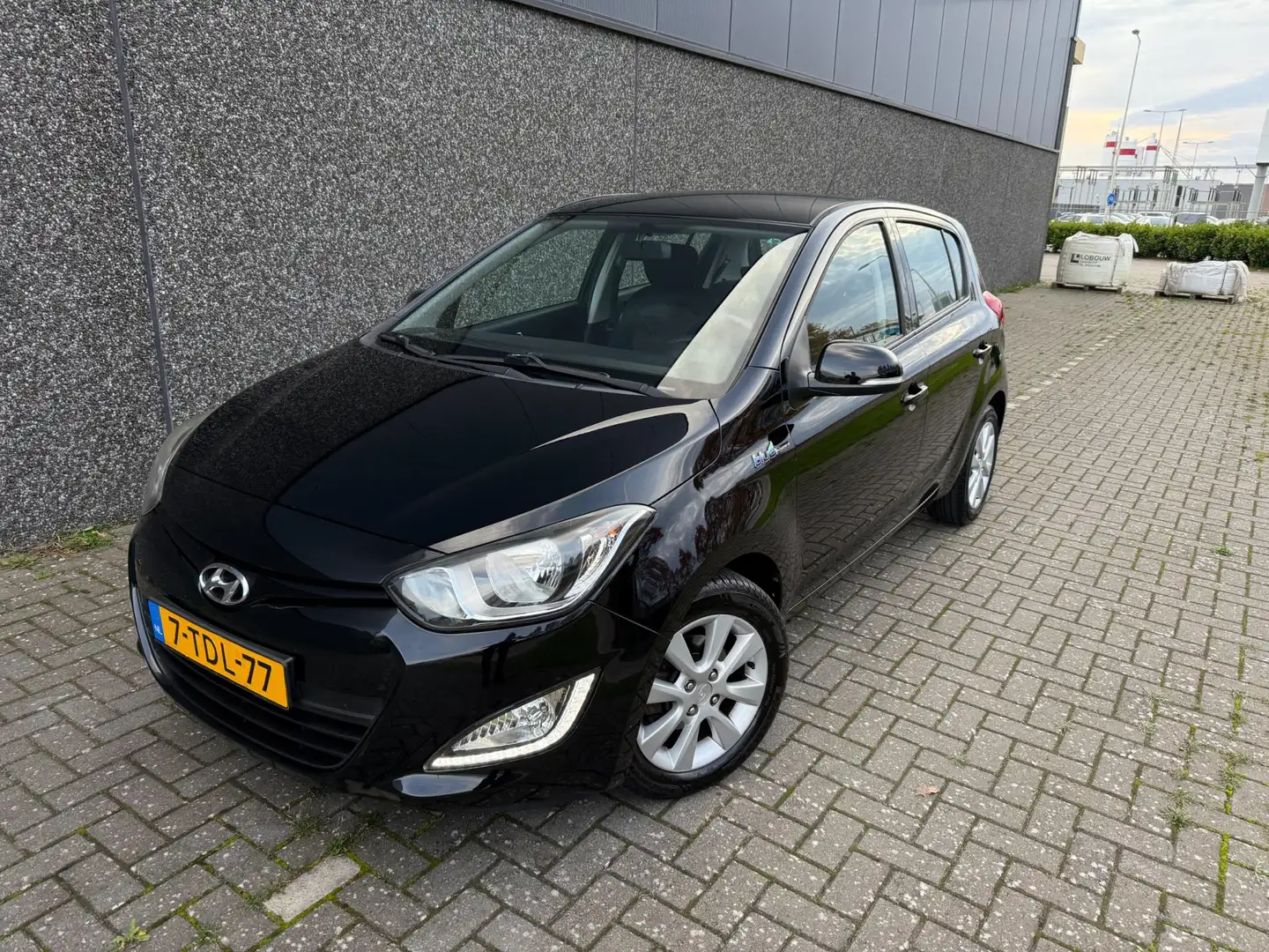 Hyundai i20 1.2i i-Deal/Dealer onderh/Nieuwe APK en beurt! Zwart - 2