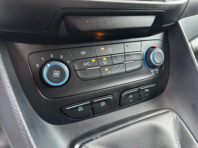 Ford Transit Connect view 15
