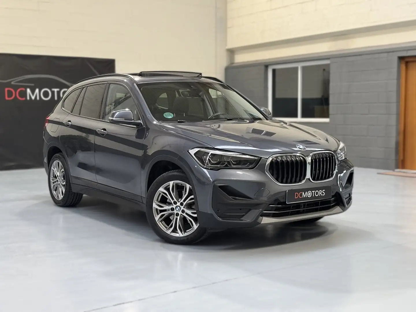 BMW X1 sDrive 18i Gris - 2
