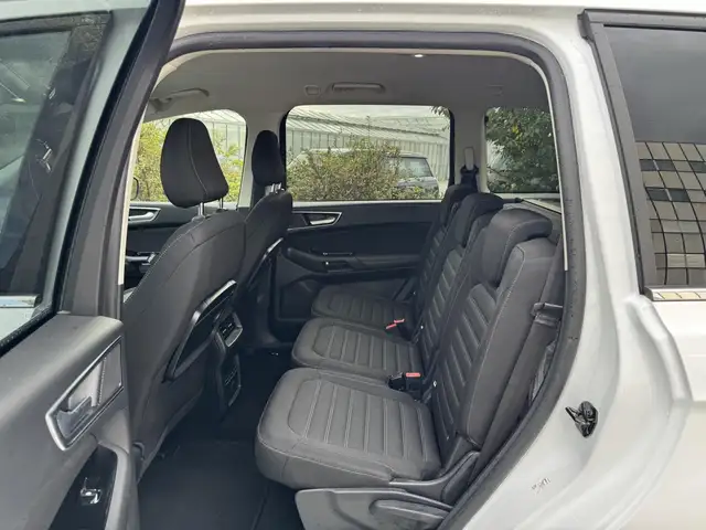 Ford Galaxy view 9
