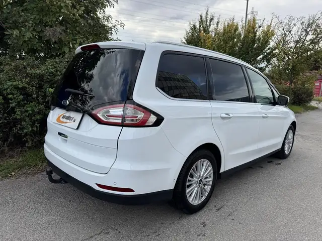 Ford Galaxy view 3