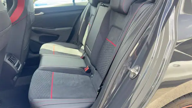 Volkswagen Golf view 11