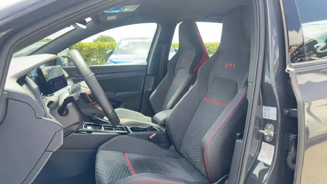 Volkswagen Golf view 8