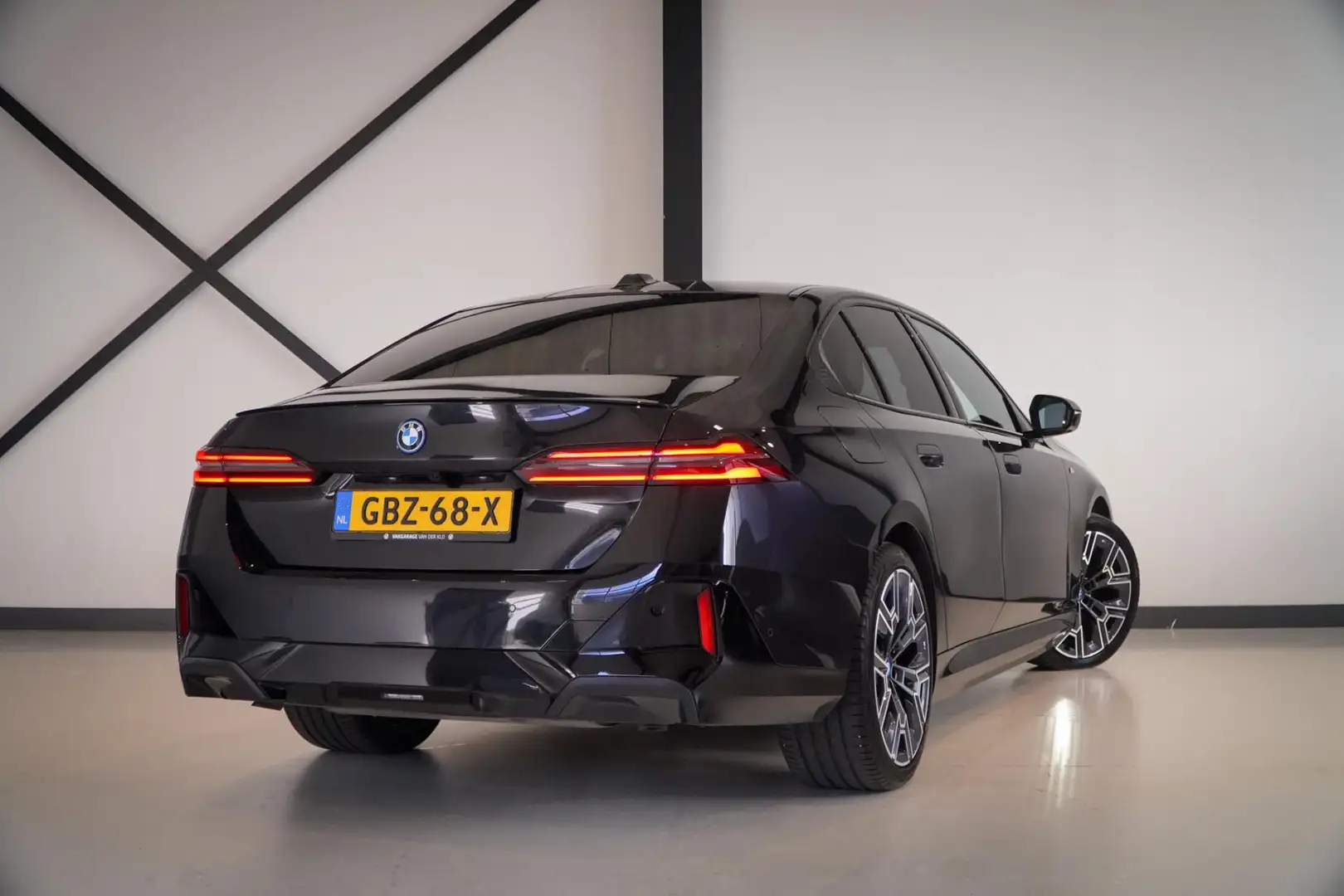 BMW 550 5-serie 550e xDrive M-Sport Pro | Panorama | B&W | Schwarz - 2