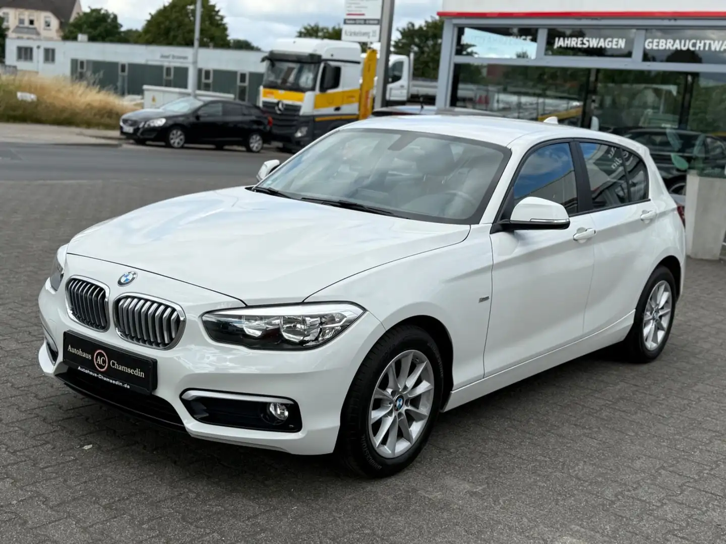 BMW 118 i Urban Line Weiß - 2