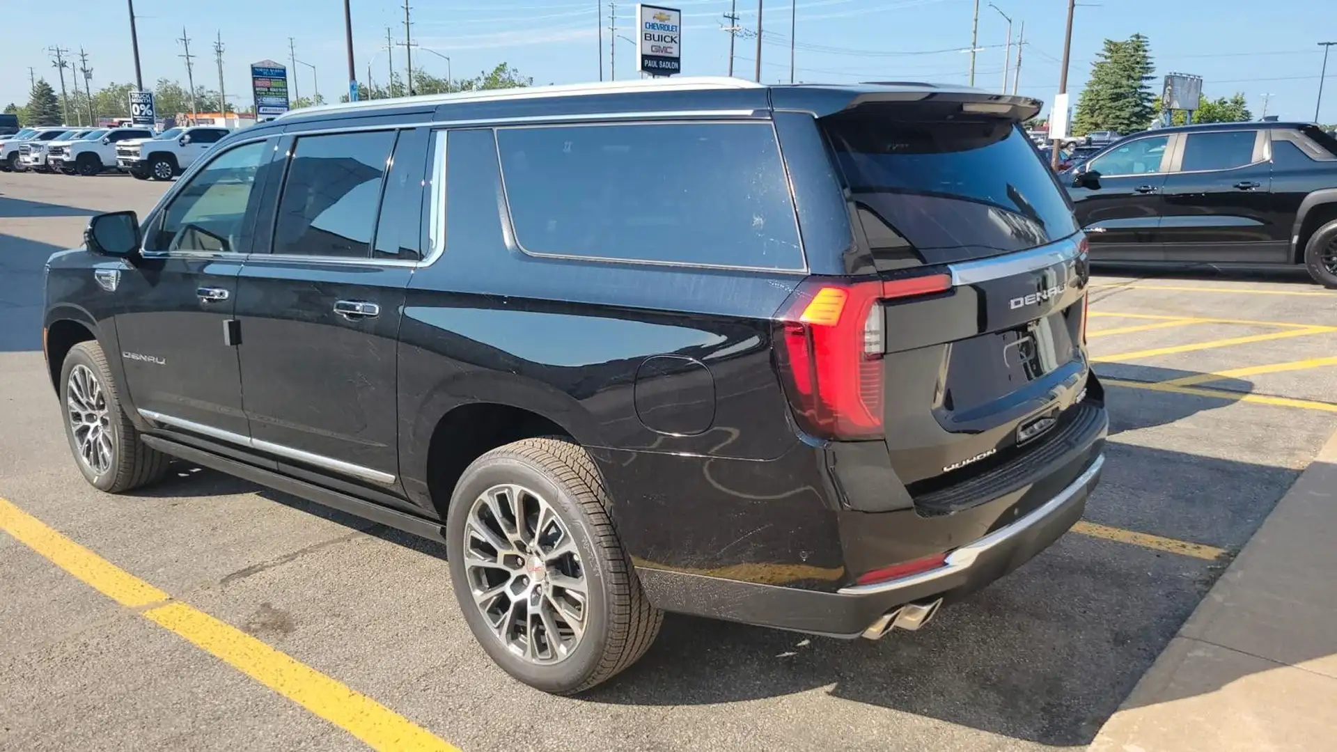 GMC Yukon DENALY XL TURBO+DIESEL+NEW+305HP+FULL Noir - 2