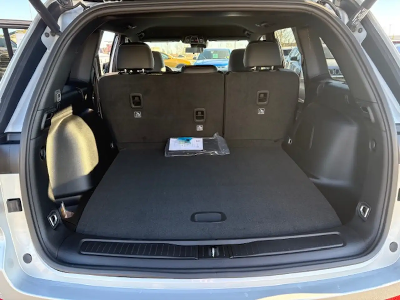Jeep Grand Cherokee снимка Jeep Grand Cherokee