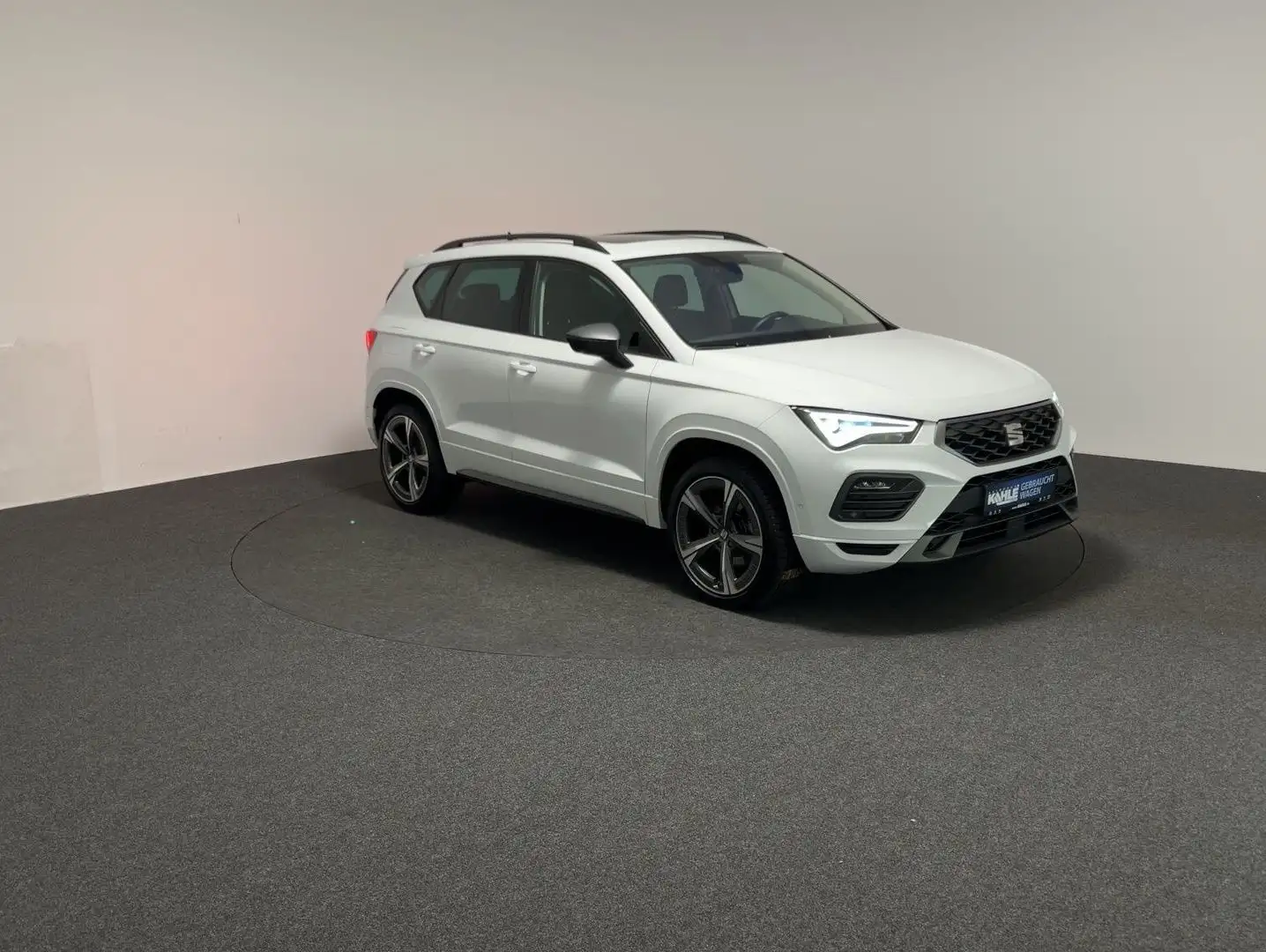 SEAT Ateca 2.0 TDI 4Drive DSG FR Navi AHK Panorama LED DCC AC Weiß - 2