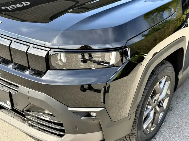 Jeep Compass view 3