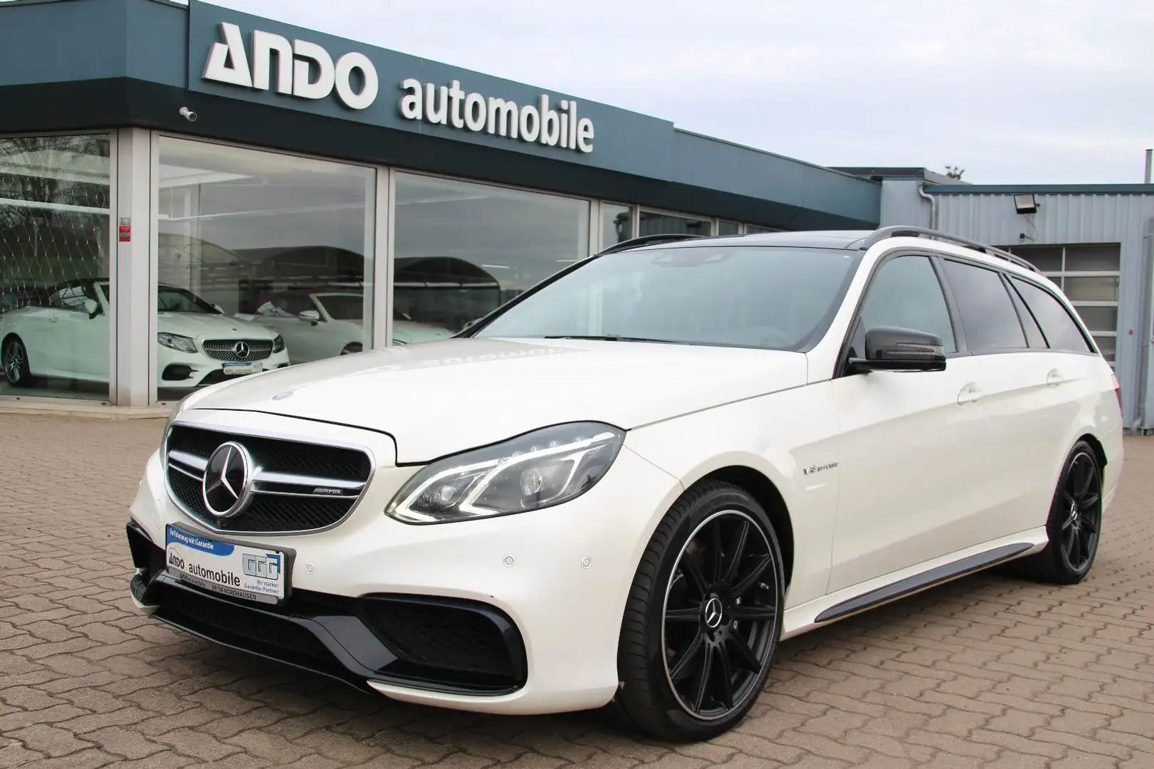 Mercedes-Benz E 63 AMG T 4Matic*NIGHT*LED*PANO*DRIVERS*DESIGNO Weiß - 1