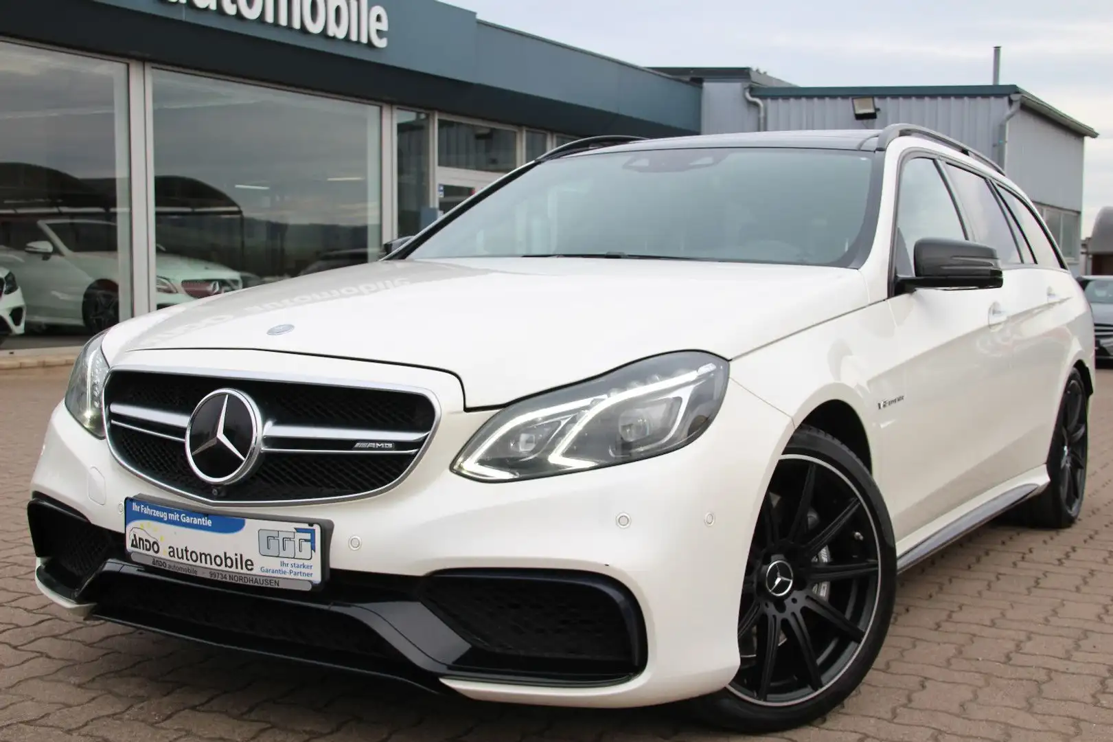 Mercedes-Benz E 63 AMG T 4Matic*NIGHT*LED*PANO*DRIVERS*DESIGNO Weiß - 2